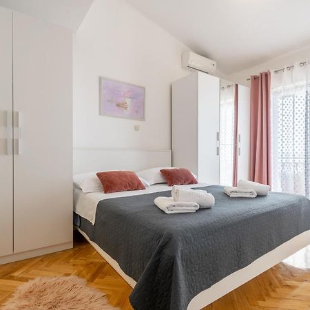 Apartment Iva With Sea View Макарська Екстер'єр фото