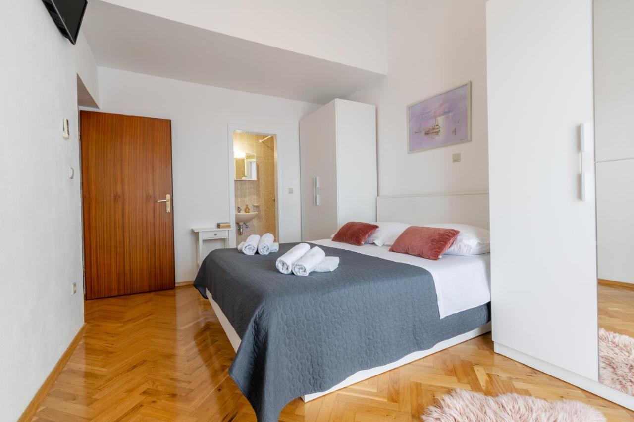 Apartment Iva With Sea View Макарська Екстер'єр фото