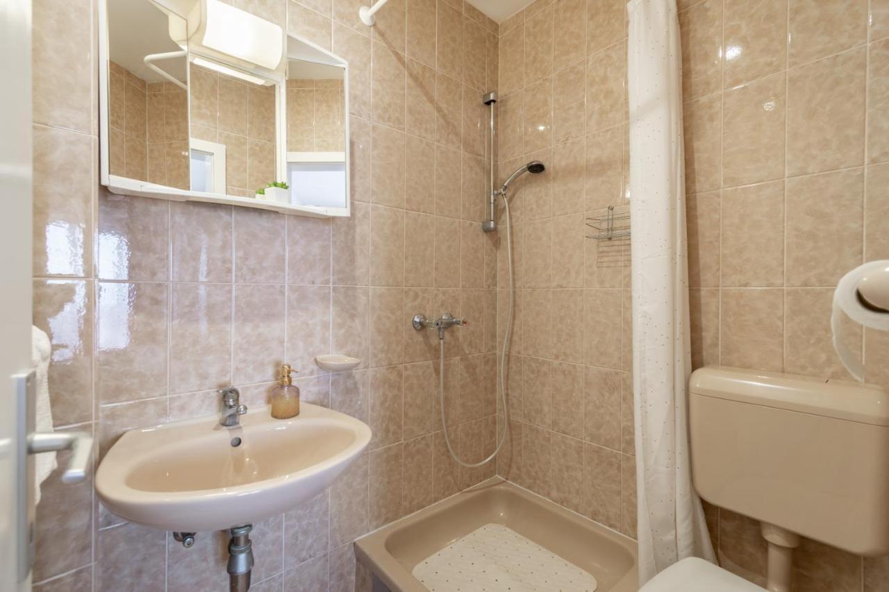 Apartment Iva With Sea View Макарська Екстер'єр фото