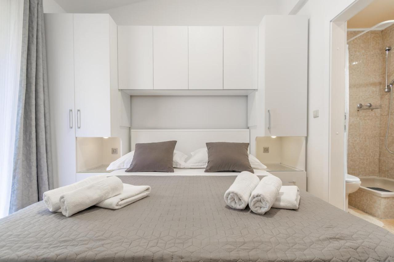 Apartment Iva With Sea View Макарська Екстер'єр фото