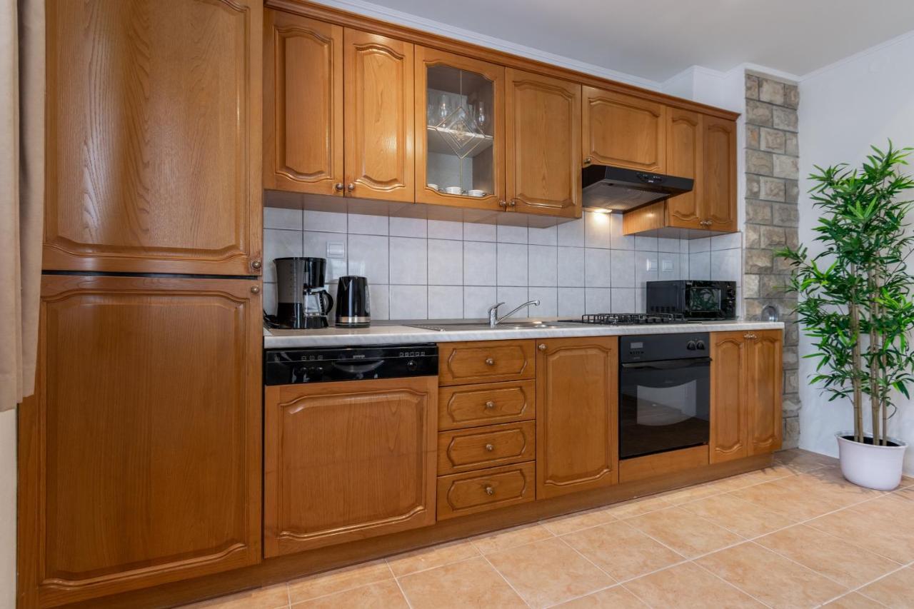 Apartment Iva With Sea View Макарська Екстер'єр фото