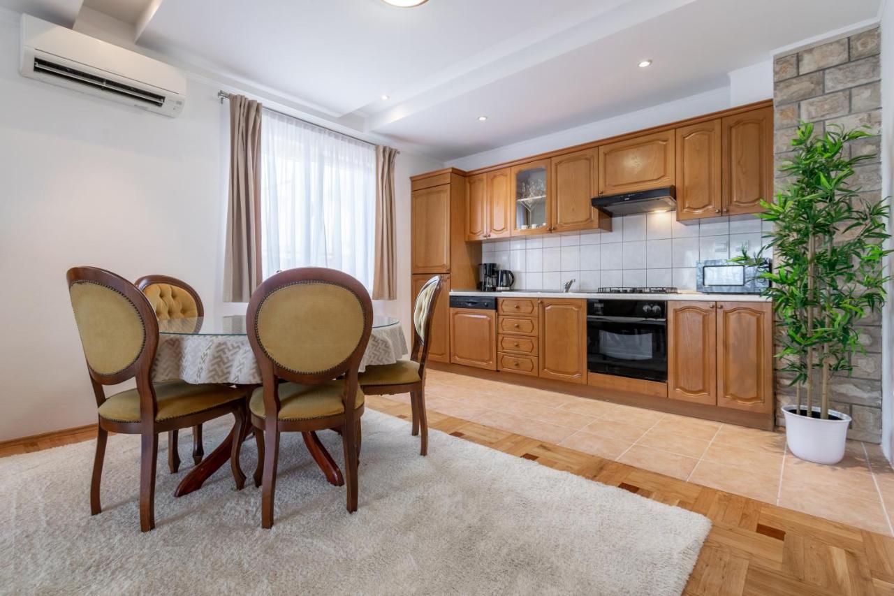 Apartment Iva With Sea View Макарська Екстер'єр фото